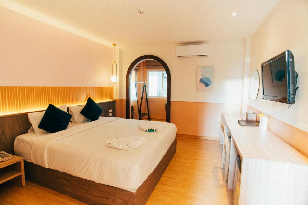 Victoria Nimman Hotel Chiang Mai Buitenkant foto