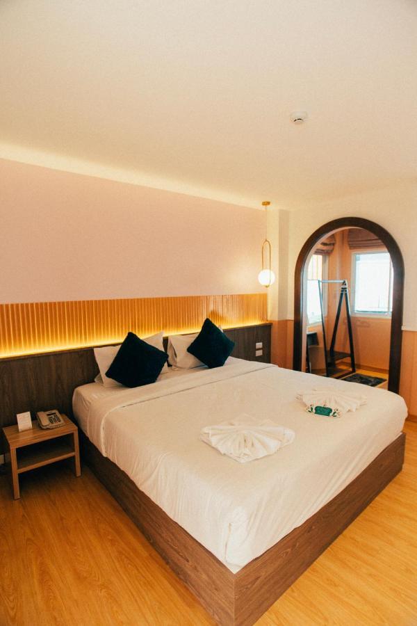 Victoria Nimman Hotel Chiang Mai Buitenkant foto