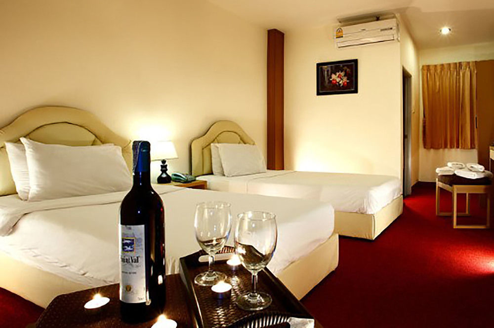 Victoria Nimman Hotel Chiang Mai Buitenkant foto