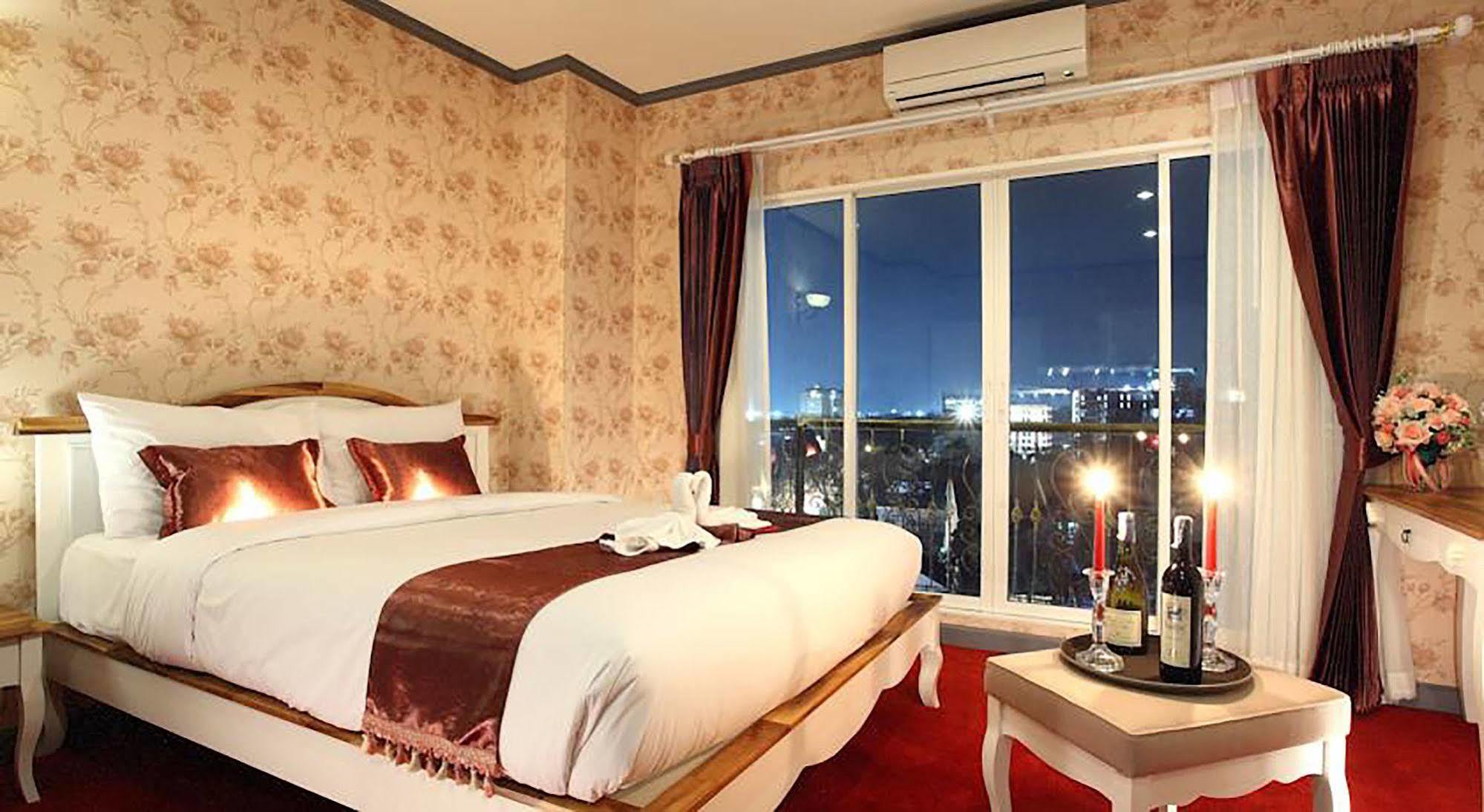 Victoria Nimman Hotel Chiang Mai Buitenkant foto